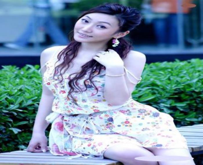 給大伙兒介紹一下招聘深圳伴游周佳佳個子172休重45KGo 給大伙兒介紹一下招聘深圳伴游周佳佳個子172休重45KGo