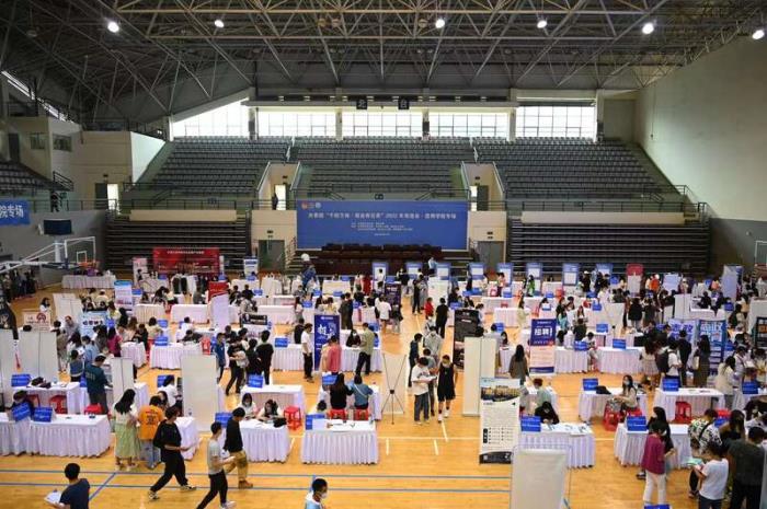 昆明伴游學(xué)院舉辦“千校萬(wàn)崗就業(yè)商務(wù)伴游”畢業(yè)生雙選會(huì) 昆明伴游學(xué)院舉辦“千校萬(wàn)崗就業(yè)商務(wù)伴游”畢業(yè)生雙選會(huì)