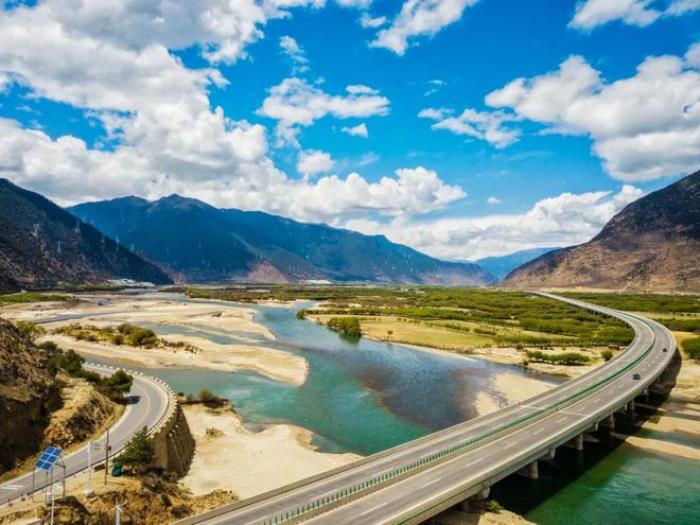 最美的風(fēng)景,永遠(yuǎn)在路上!適合春天出發(fā)的5條自駕路線(xiàn),出發(fā)吧! 最美的風(fēng)景,永遠(yuǎn)在路上!適合春天出發(fā)的5條自駕路線(xiàn),出發(fā)吧!