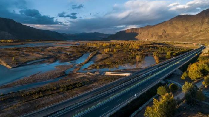 最美的風(fēng)景,永遠(yuǎn)在路上!適合春天出發(fā)的5條自駕路線(xiàn),出發(fā)吧! 最美的風(fēng)景,永遠(yuǎn)在路上!適合春天出發(fā)的5條自駕路線(xiàn),出發(fā)吧!