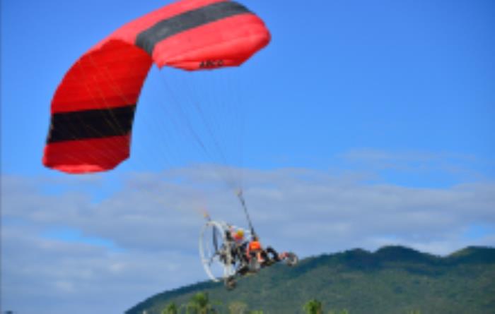 亞龍灣動(dòng)力滑翔傘飛行營(yíng)地海南景點(diǎn) 亞龍灣動(dòng)力滑翔傘飛行營(yíng)地海南景點(diǎn)